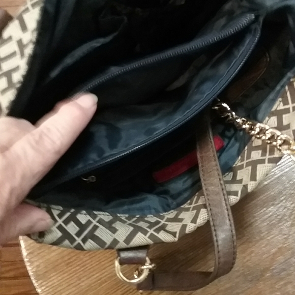 Tommy Hilfiger over shoulder brown logo bag - Picture 6 of 13